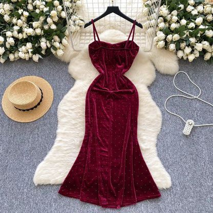 Vestido ajustado de tirantes con cintura plisada, estilo socialité